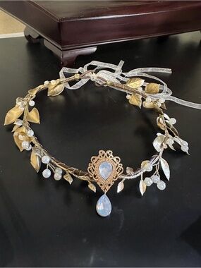 Nature Inspired Gold and Pearl Teardrop Headband. New.